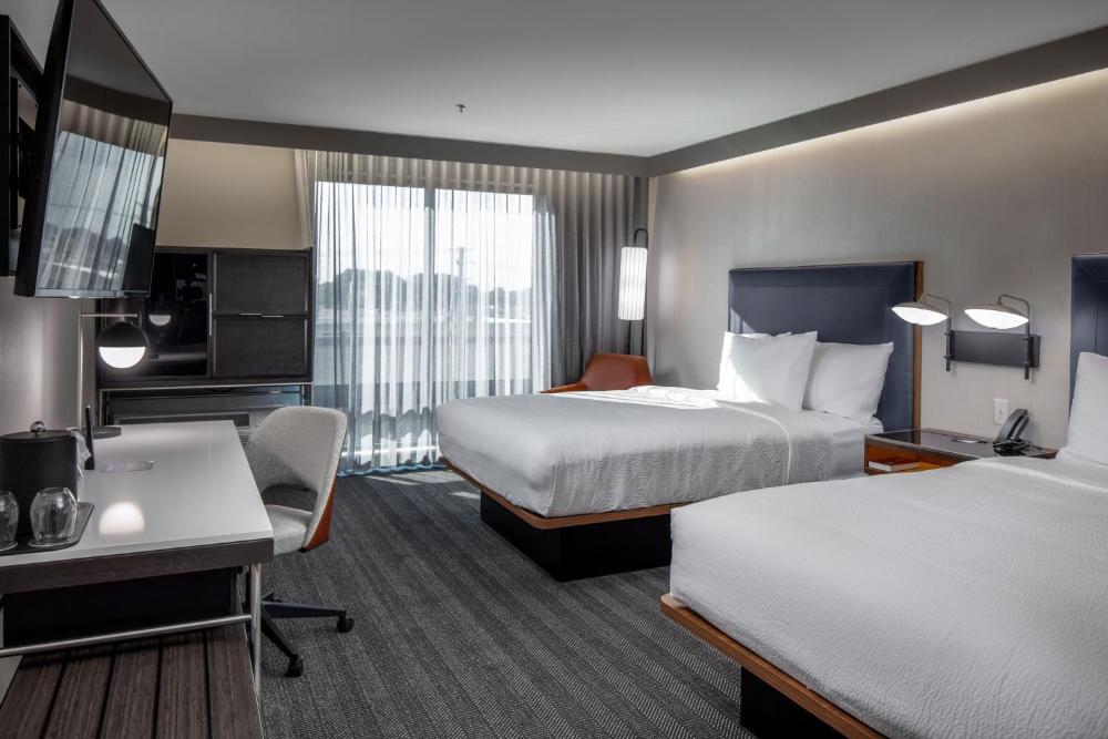Queen Room with Two Queen Beds - Mobility Access/Bathtub interior